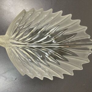 Clear Leaf-Shaped Decorative bowl 🥣